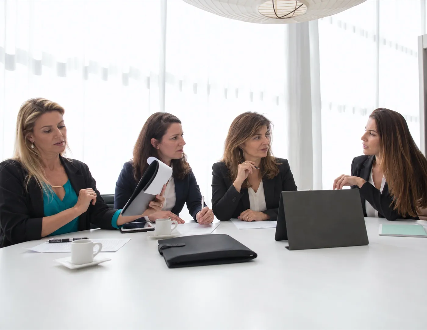 Equipo de BCCB en una reunión de trabajo